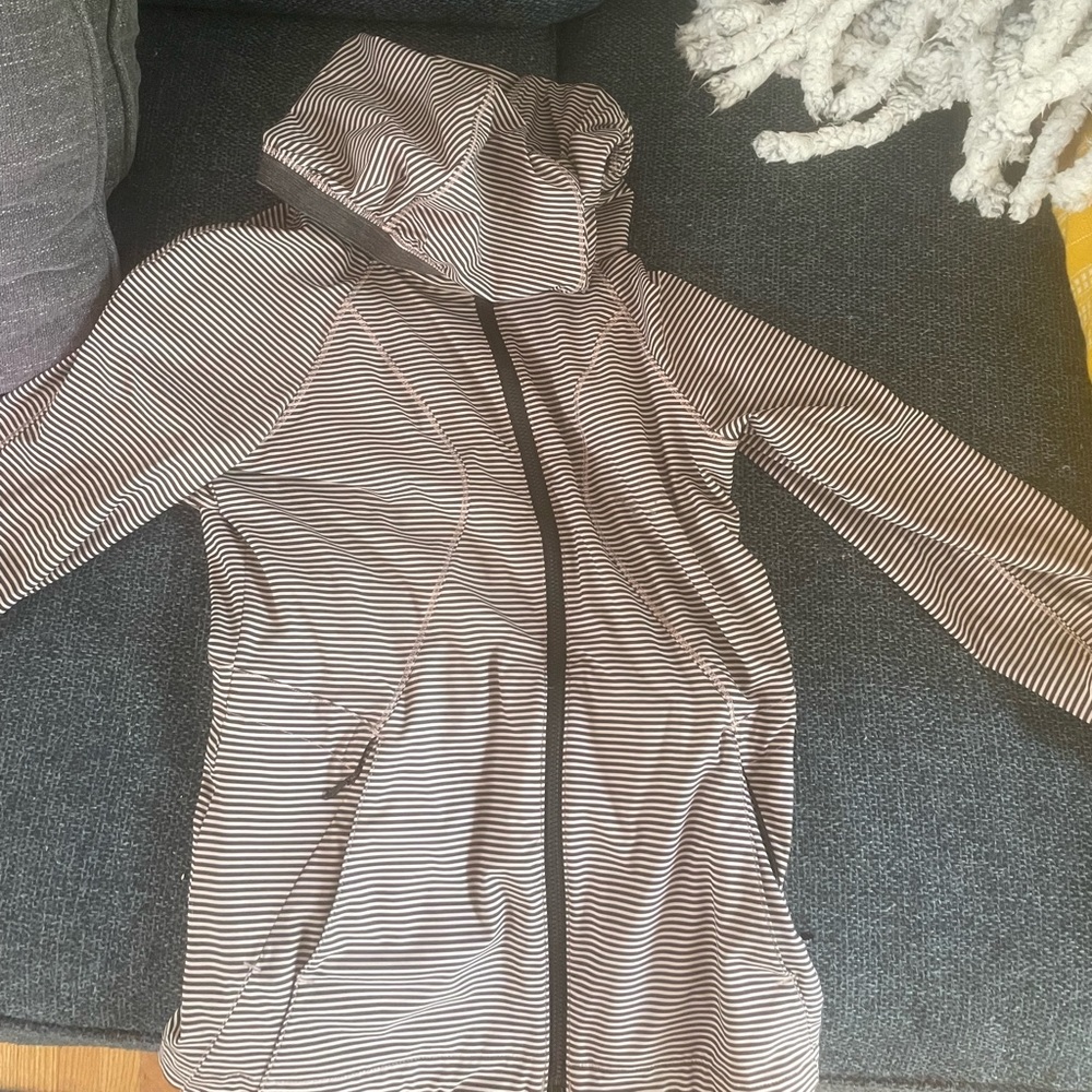 Lululemon hooded wind jacket